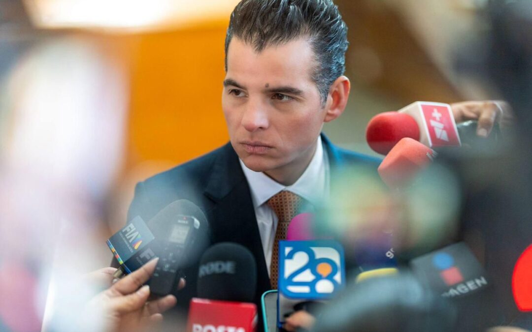 Señala Mike Flores que Adrián de la Garza solo piensa en elecciones