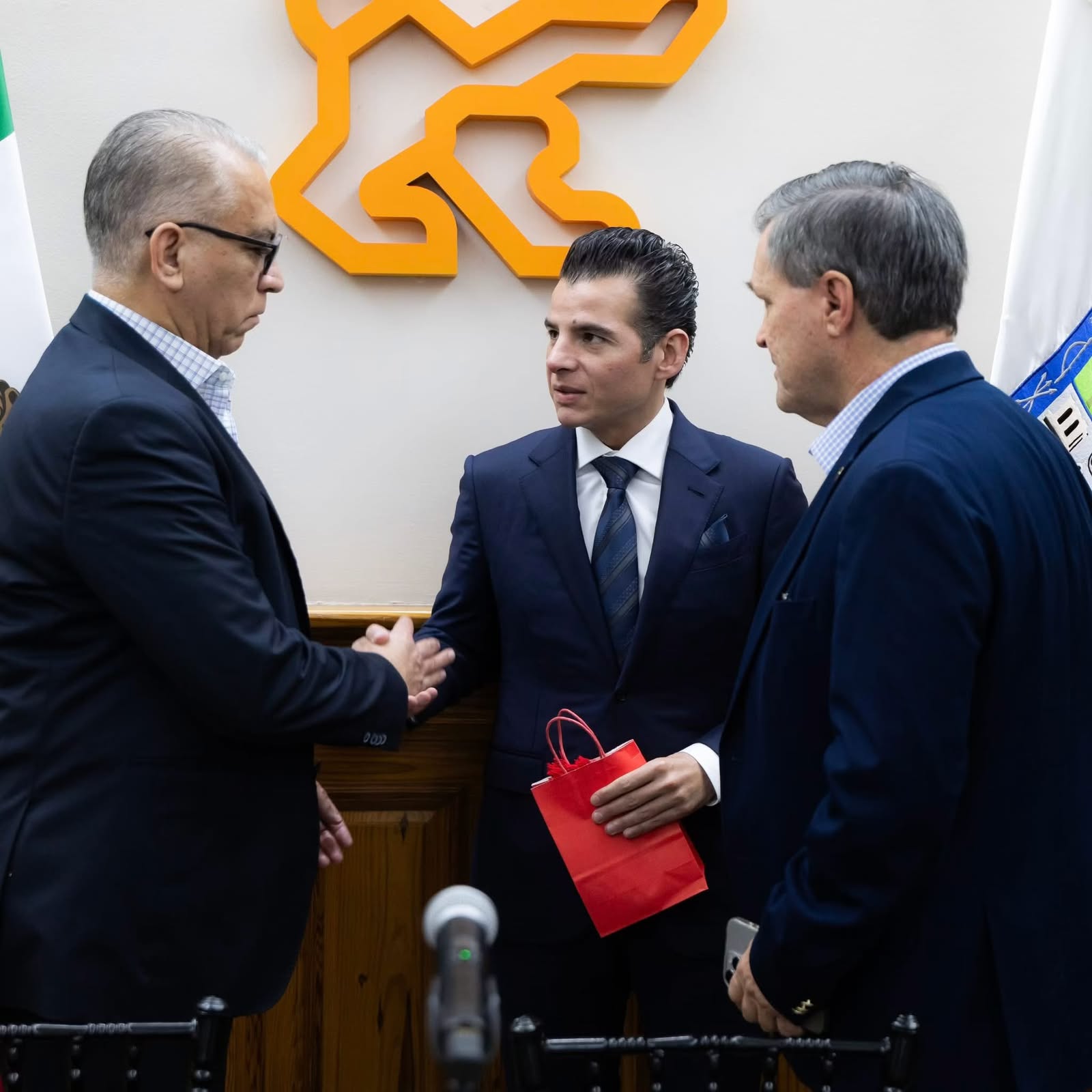 Presenta Miguel Flores a cónsules plan de acción para Mundial 2026